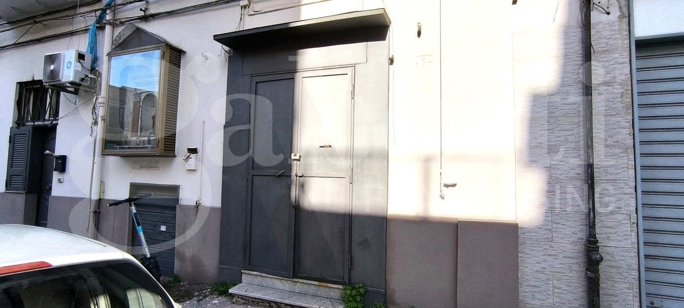 Negozio in affitto a Napoli