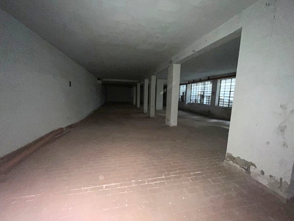 Box/Garage 700mq in vendita a Napoli