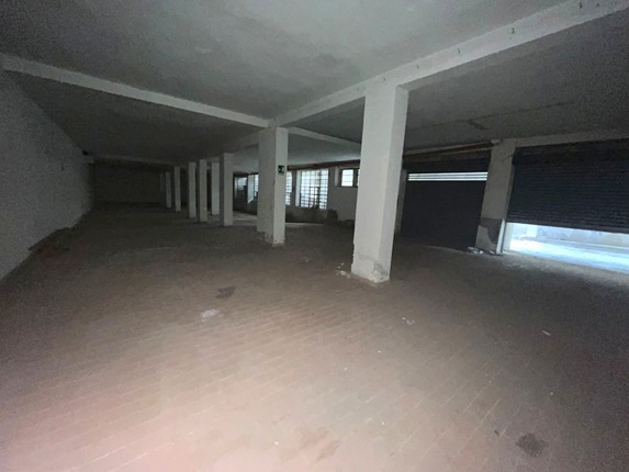 Box/Garage 700mq in vendita a Napoli