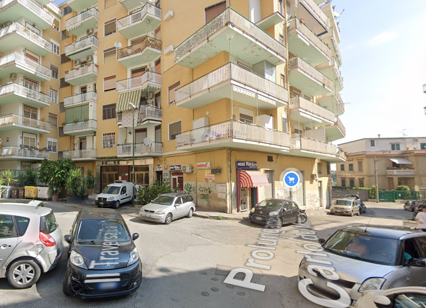 Box/Garage 25mq in vendita a Napoli