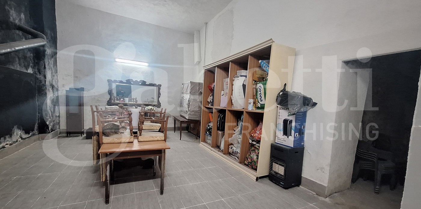 Magazzino in vendita a Napoli