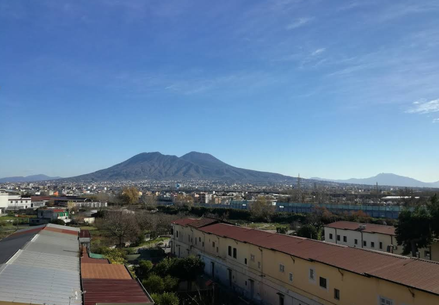 Trilocale da ristrutturare a Napoli