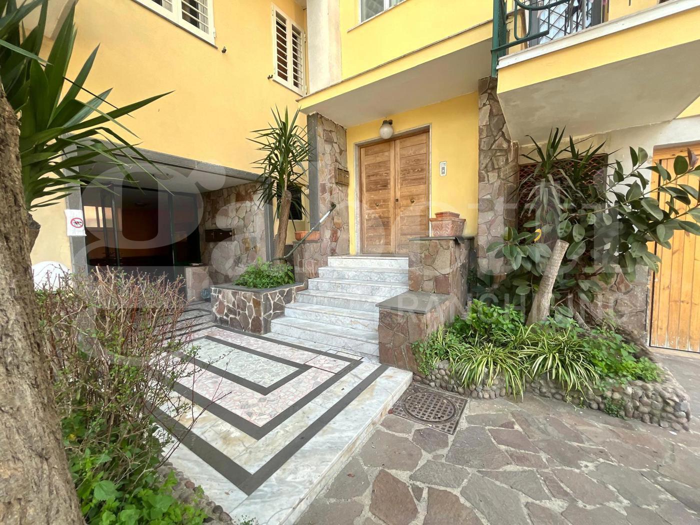 Stabile/Palazzo con box a Sant'Anastasia