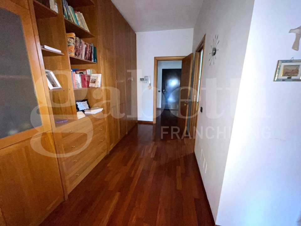 Quadrilocale con box doppio a Caserta