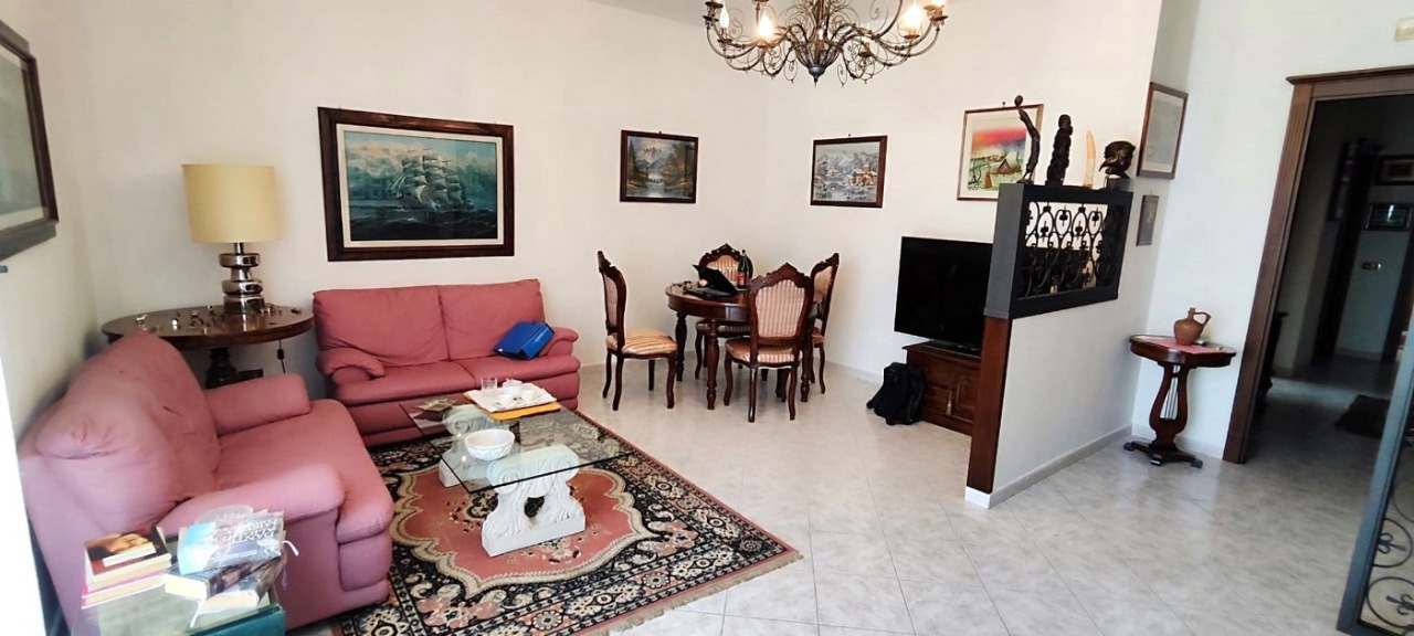 Bilocale con box a Napoli