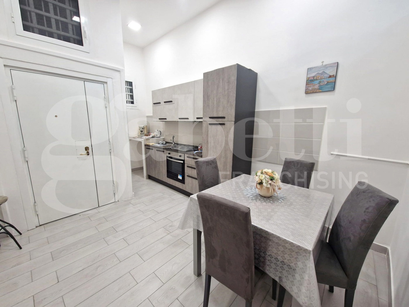 Bilocale arredato in affitto a Napoli