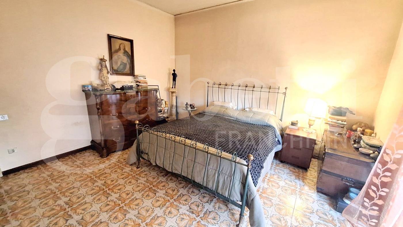 Quadrilocale con box a Napoli