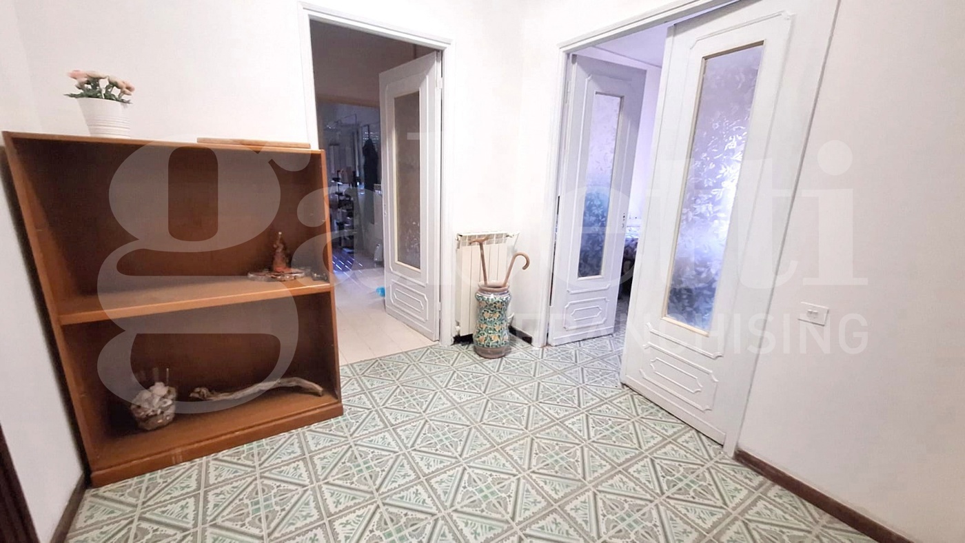 Quadrilocale con box a Napoli