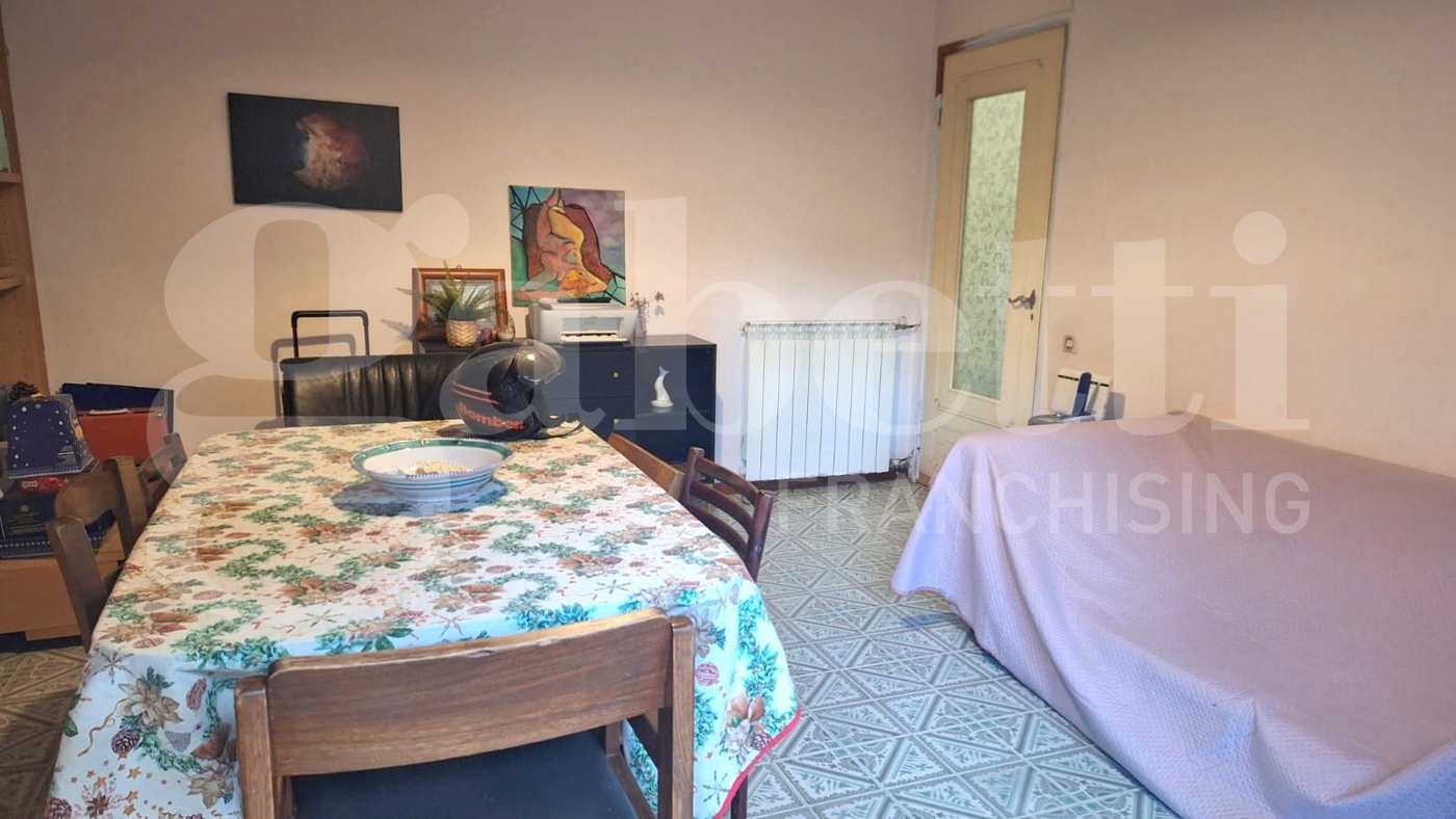 Quadrilocale con box a Napoli