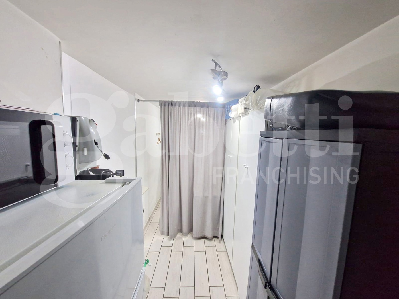 Negozio in affitto a Napoli