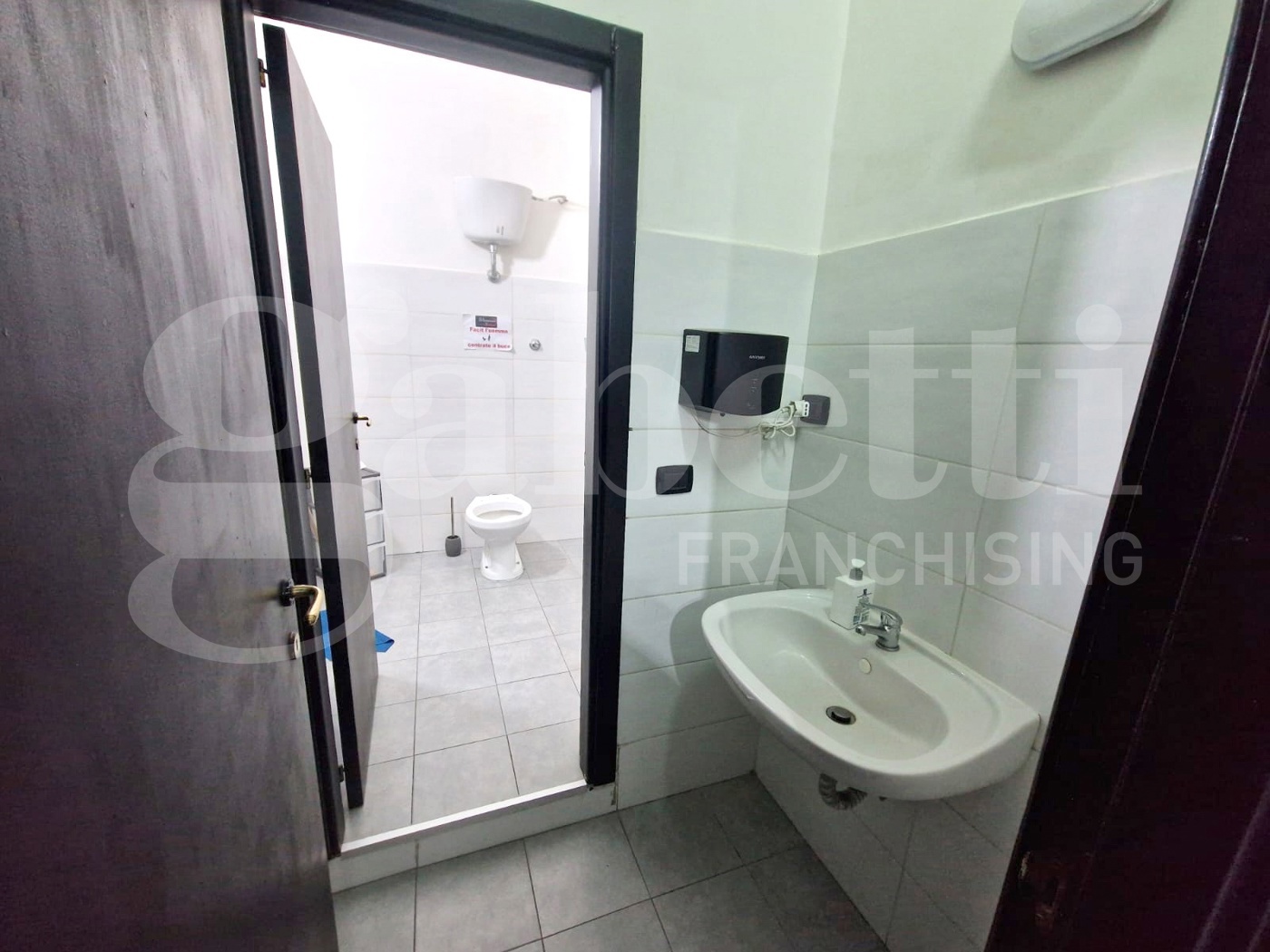 Negozio in affitto a Napoli