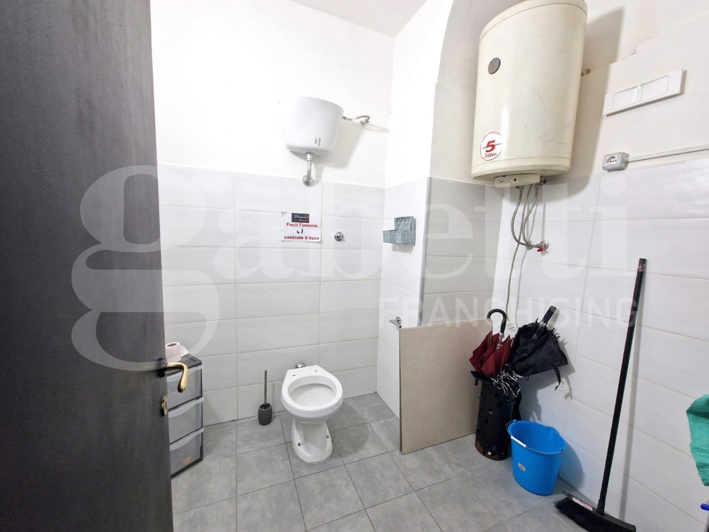 Negozio in affitto a Napoli