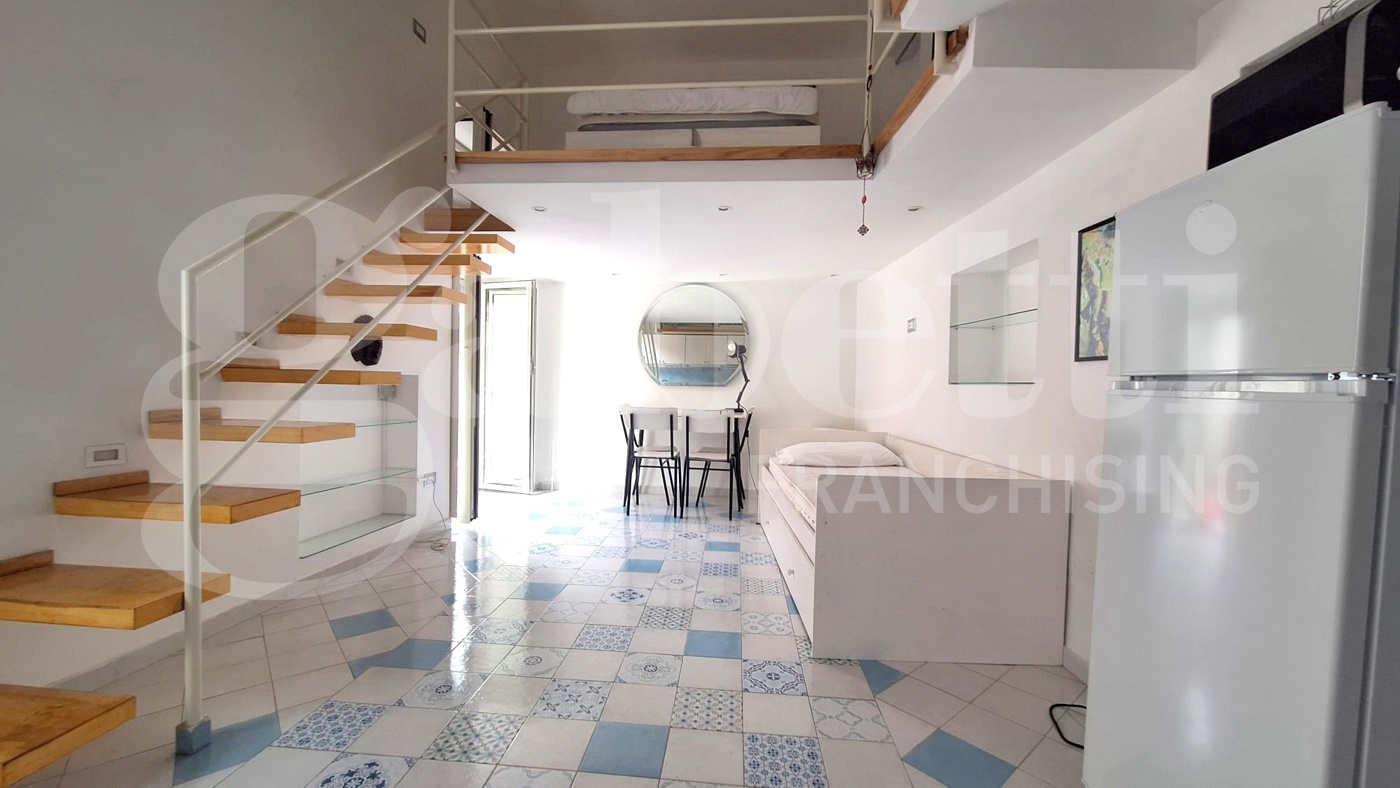 Monolocale arredato in affitto a Napoli