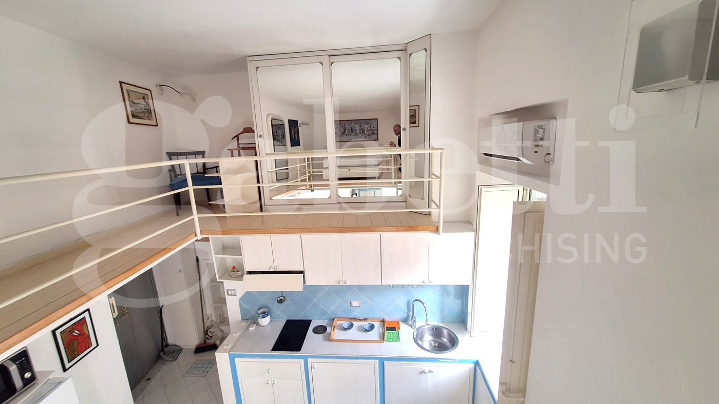 Monolocale arredato in affitto a Napoli