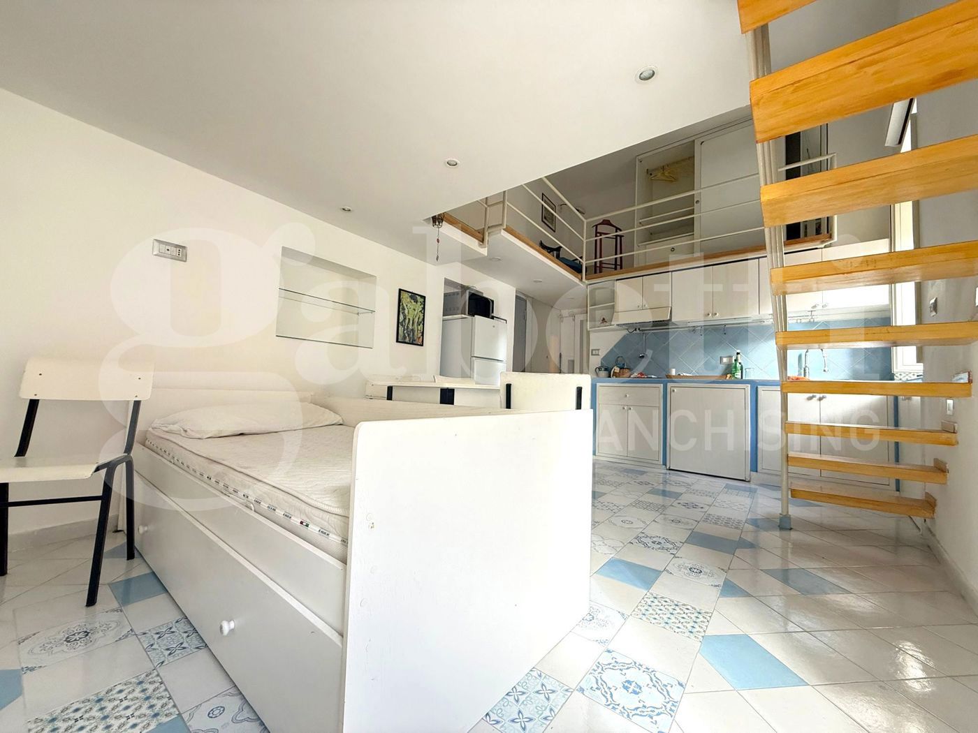 Monolocale arredato in affitto a Napoli