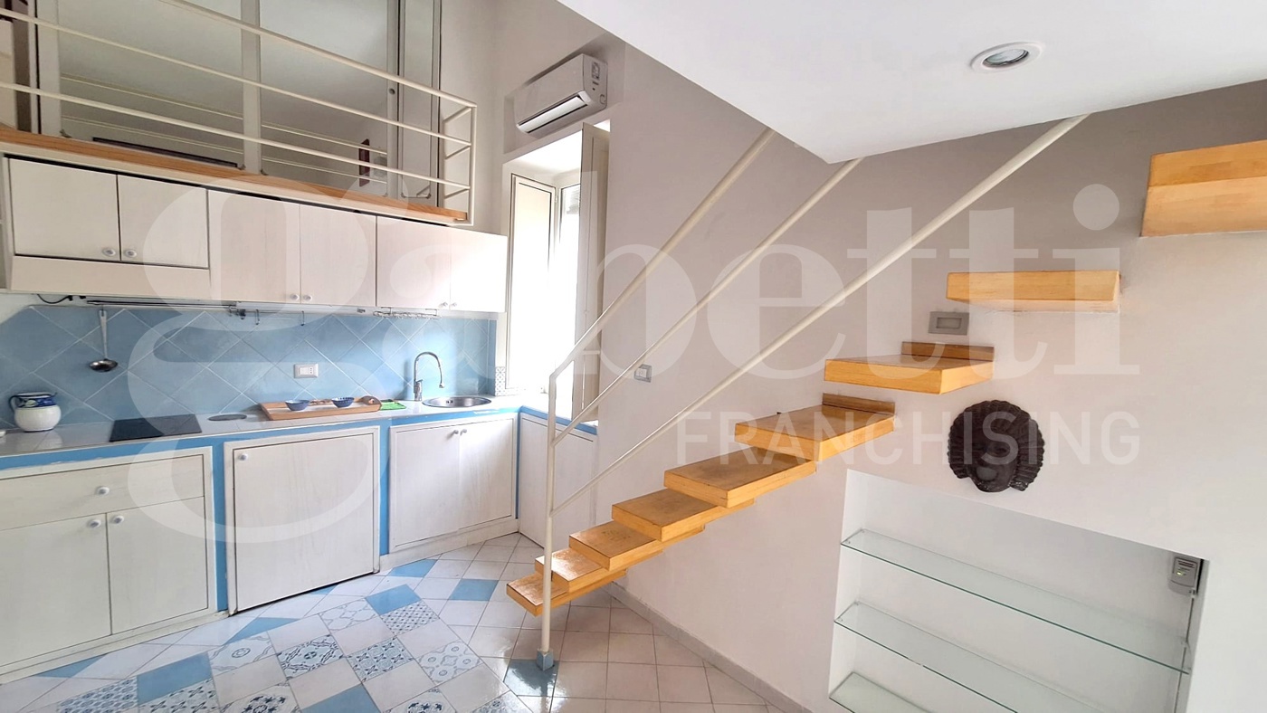 Monolocale arredato in affitto a Napoli