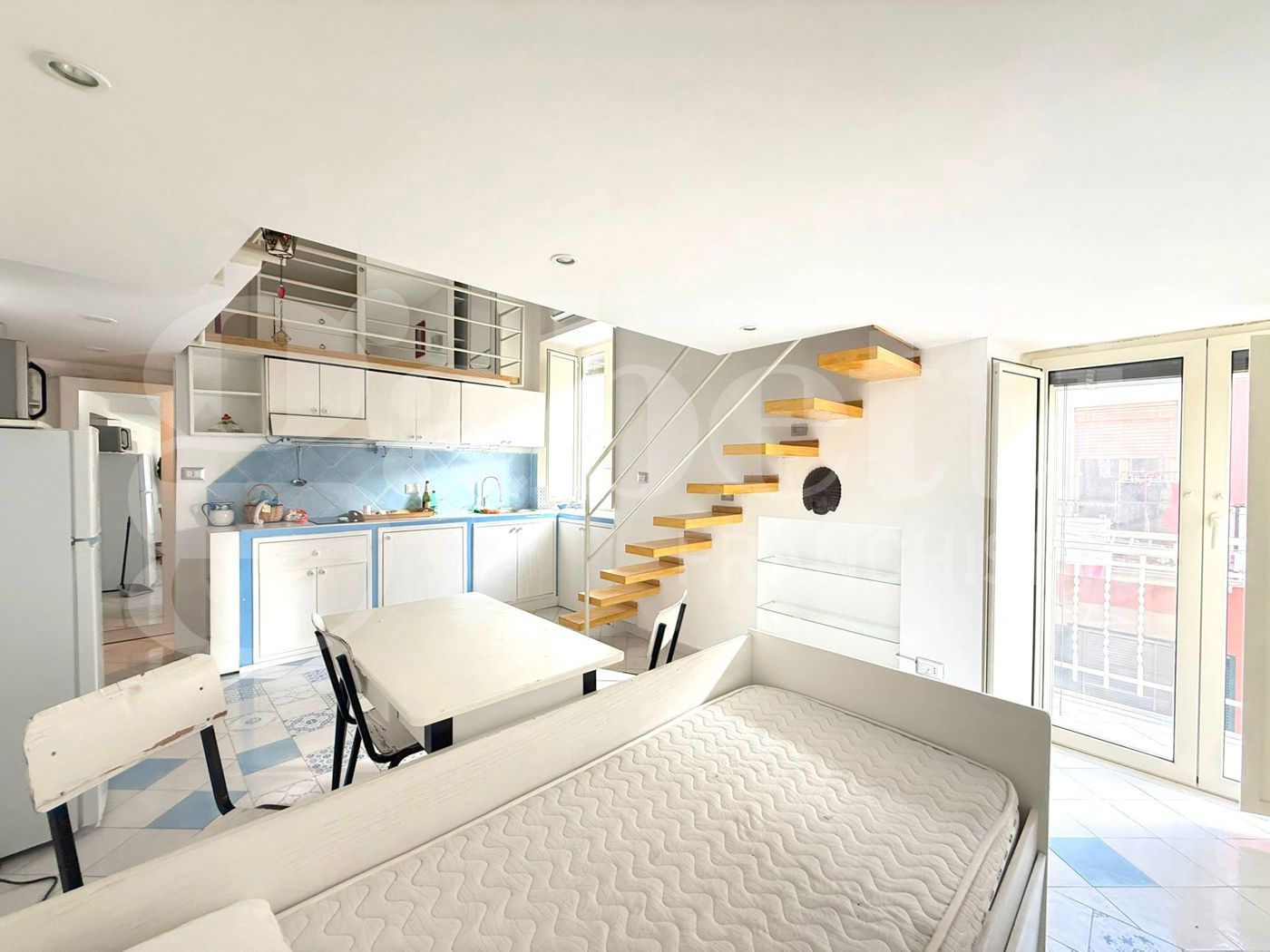 Monolocale arredato in affitto a Napoli