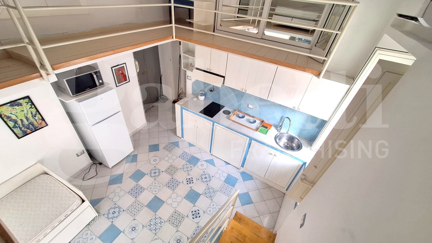 Monolocale arredato in affitto a Napoli