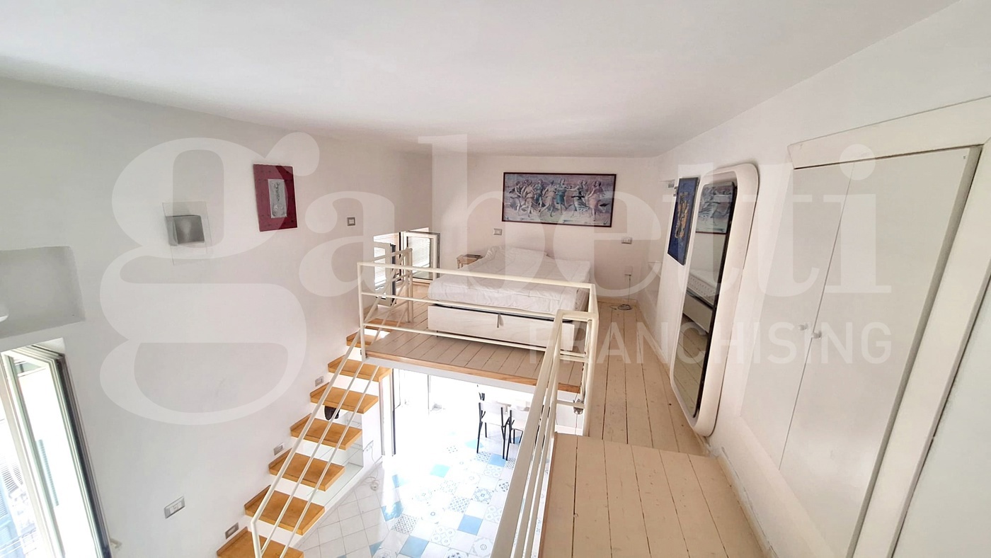 Monolocale arredato in affitto a Napoli