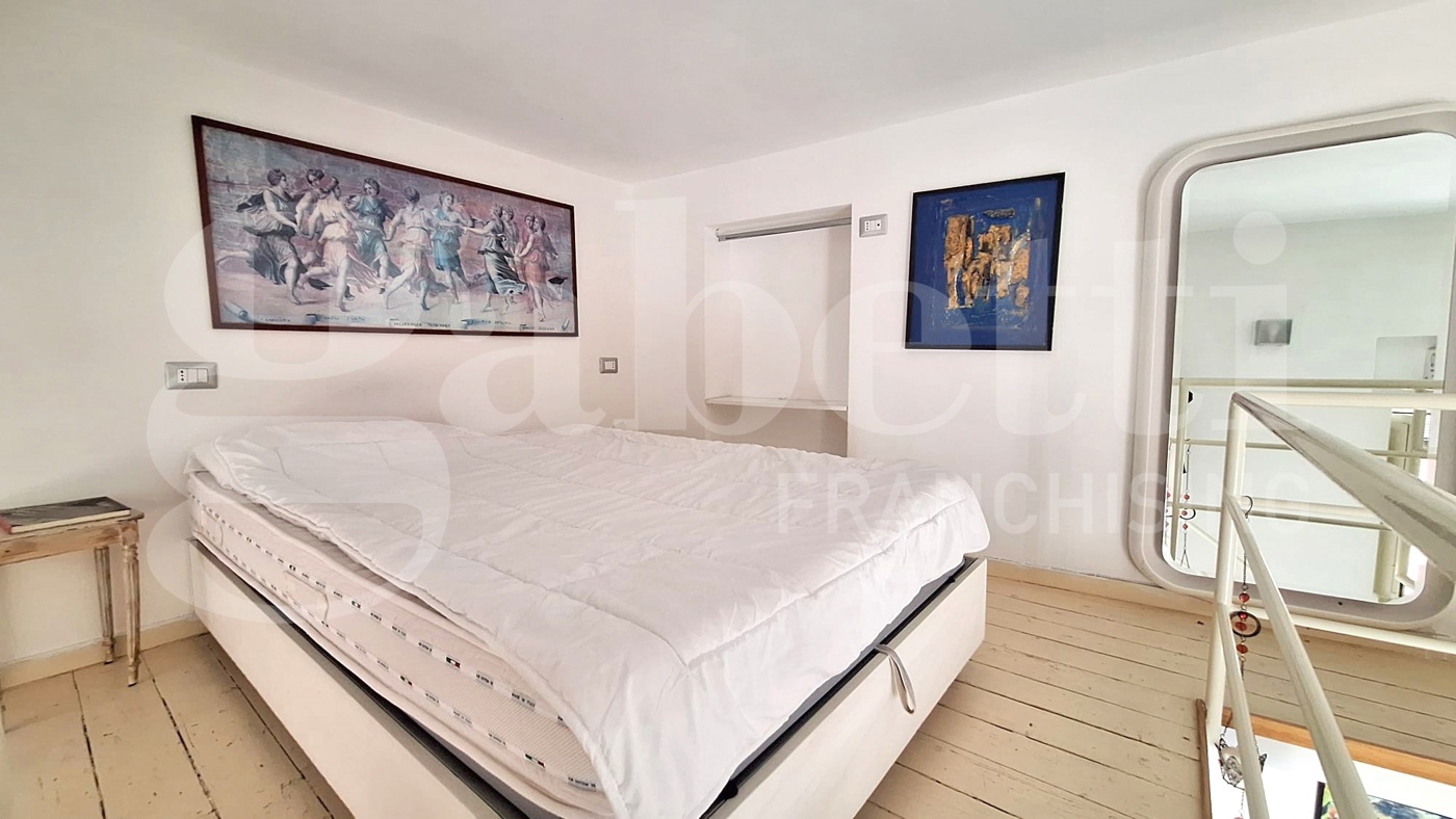 Monolocale arredato in affitto a Napoli