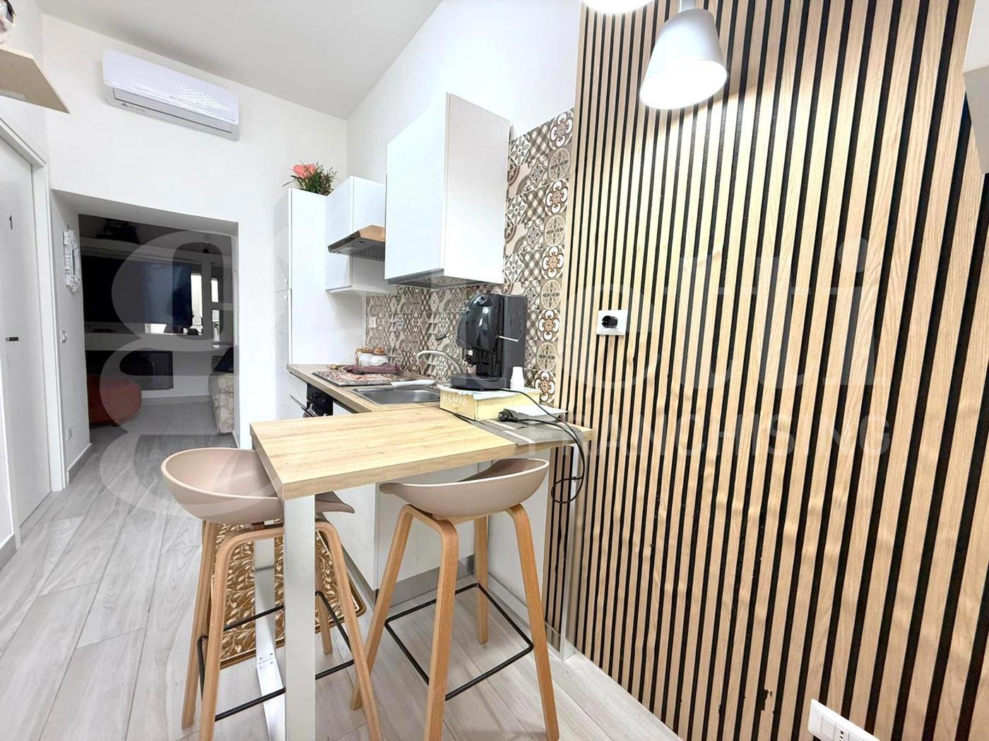 Trilocale arredato in affitto a Napoli