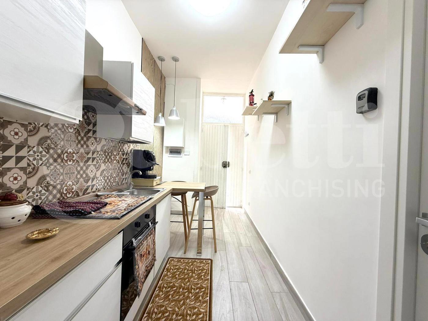 Trilocale arredato in affitto a Napoli