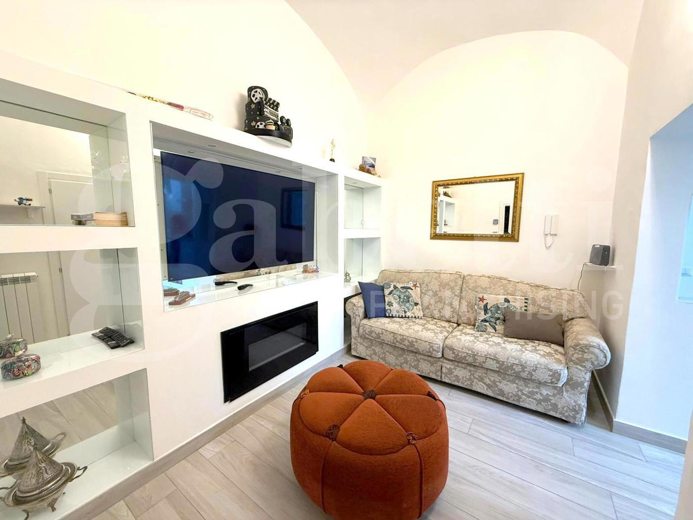 Trilocale arredato in affitto a Napoli