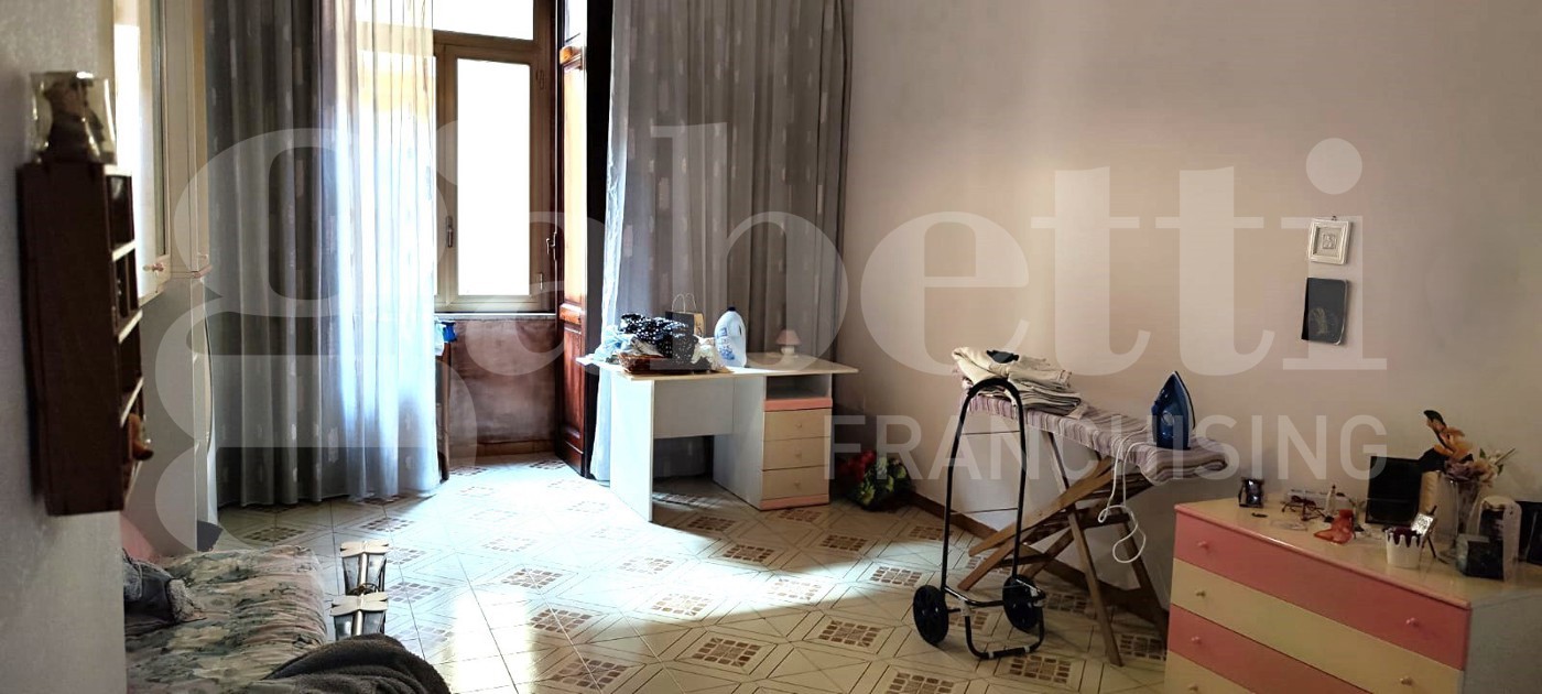 Quadrilocale da ristrutturare a Napoli