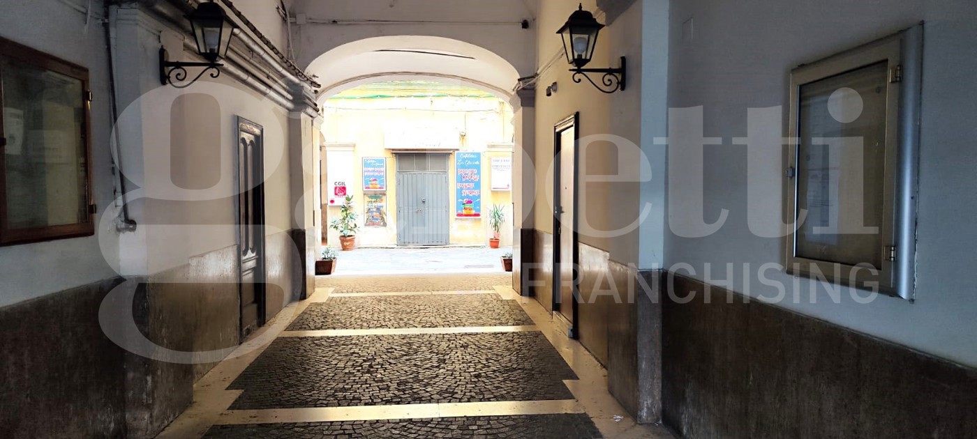 Quadrilocale da ristrutturare a Napoli