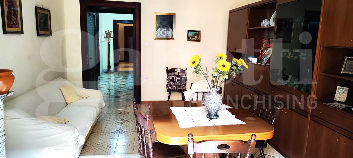 Quadrilocale da ristrutturare a Napoli