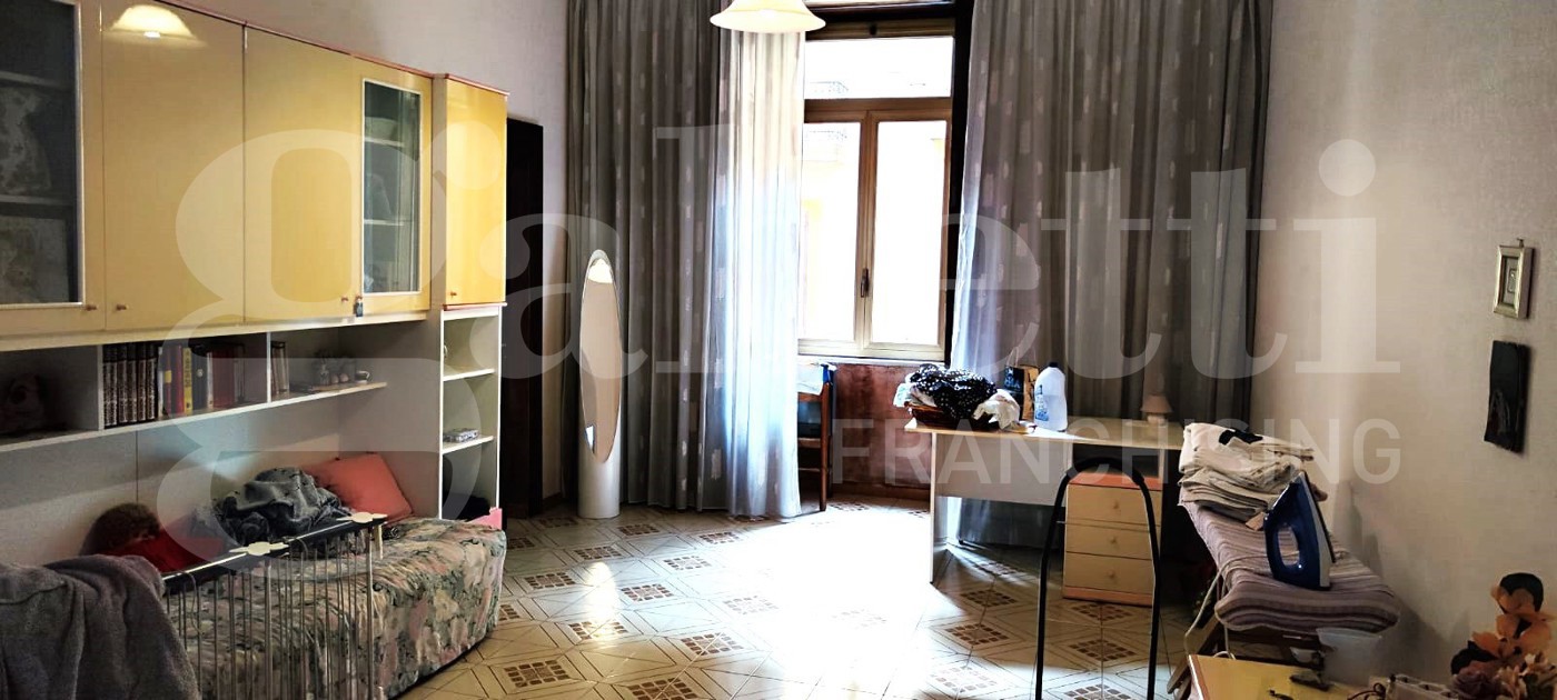 Quadrilocale da ristrutturare a Napoli