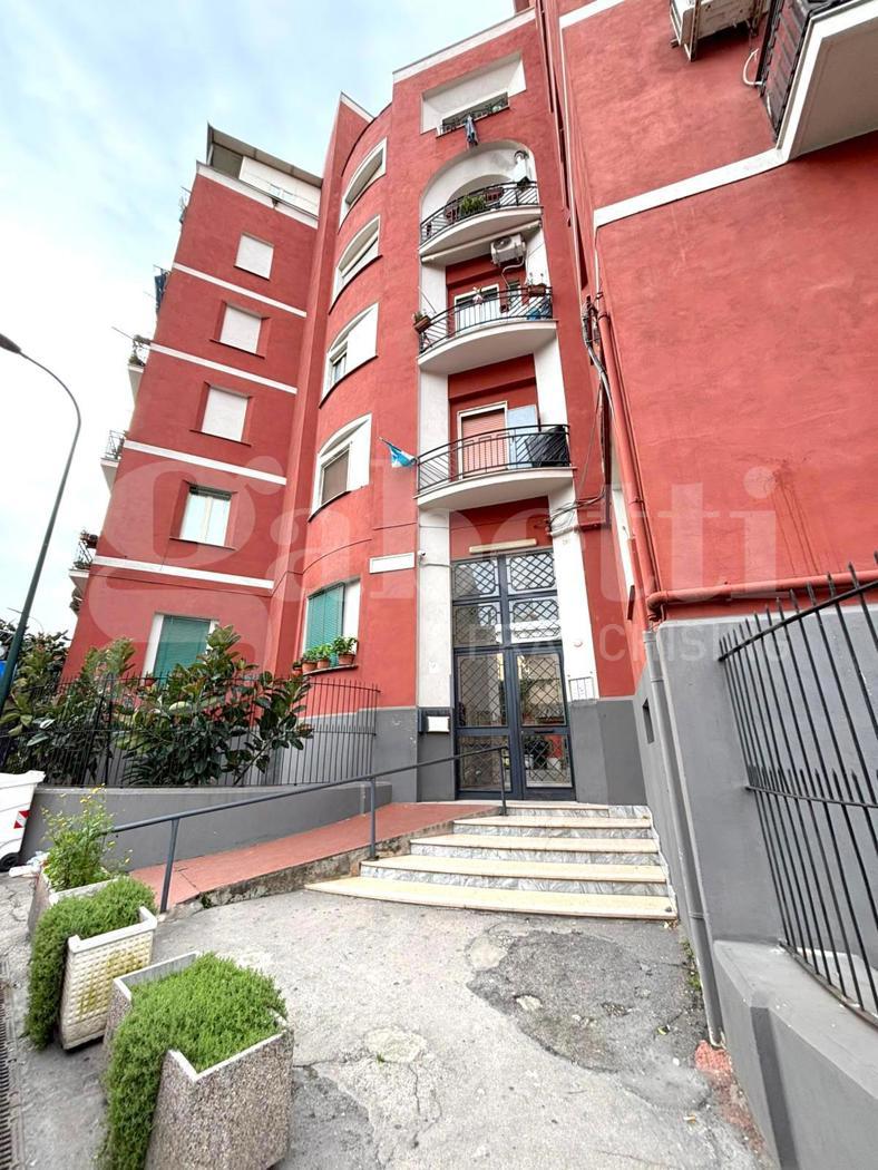 Bilocale da ristrutturare a Napoli