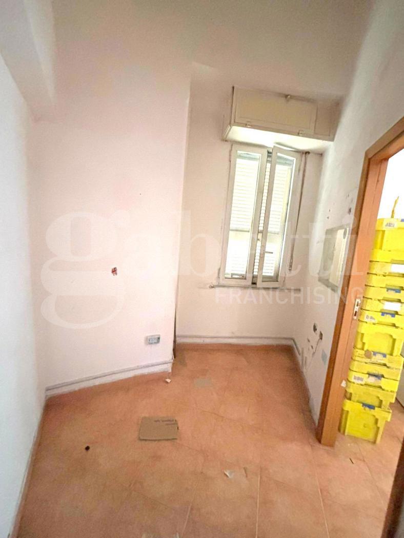 Bilocale da ristrutturare a Napoli