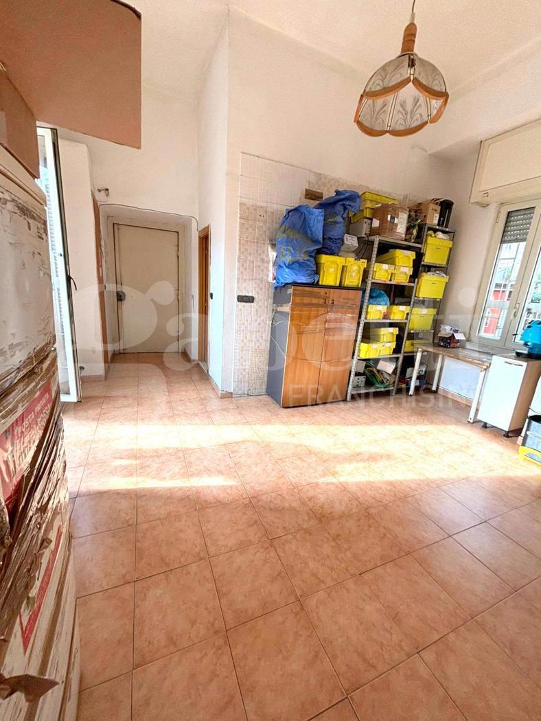 Bilocale da ristrutturare a Napoli