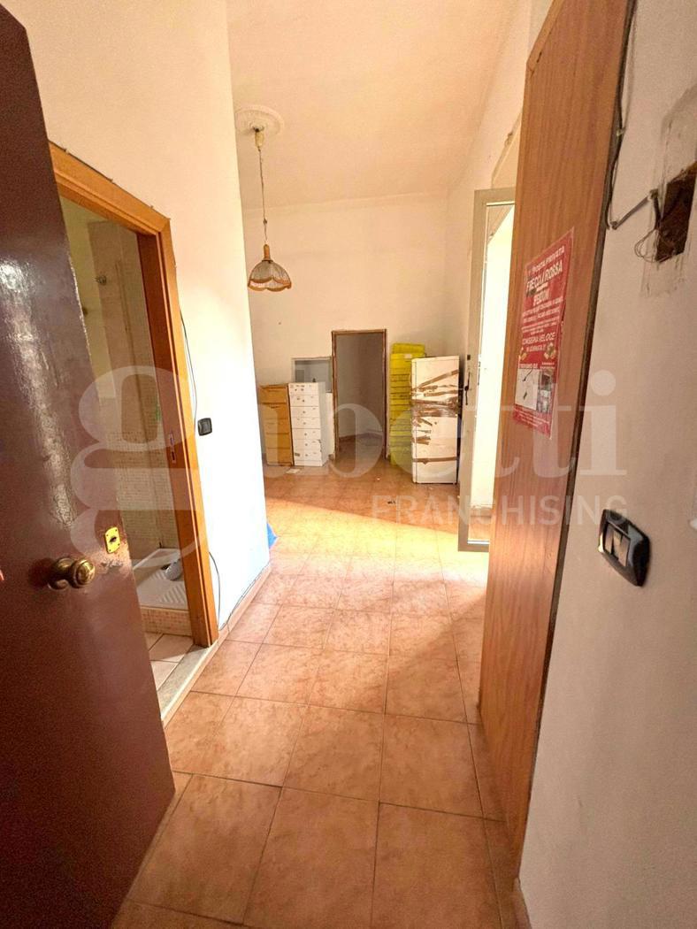 Bilocale da ristrutturare a Napoli