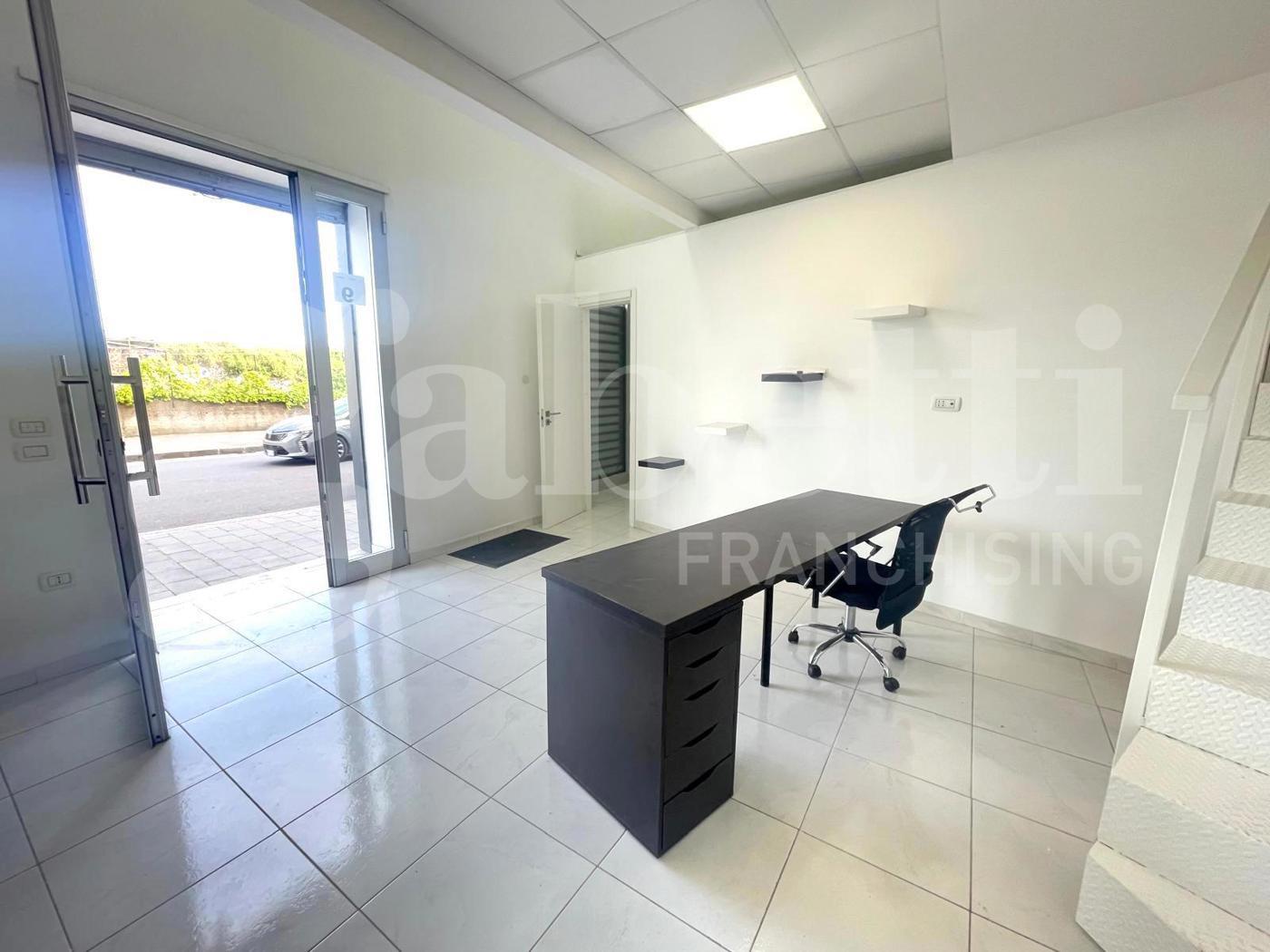 Negozio in affitto a Napoli