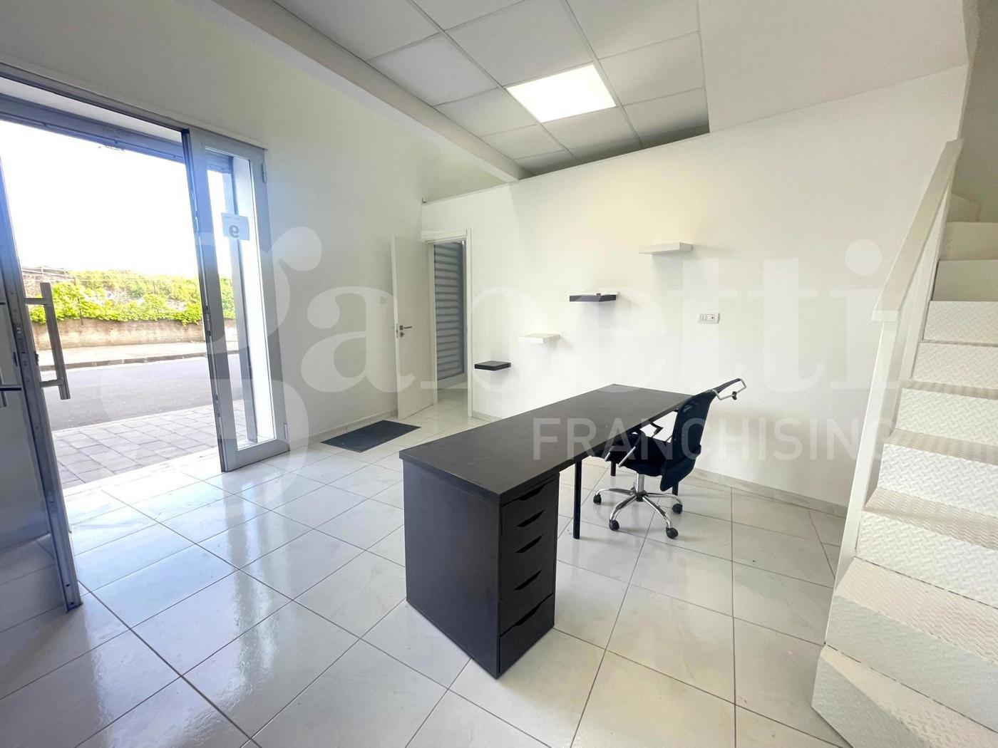 Negozio in affitto a Napoli