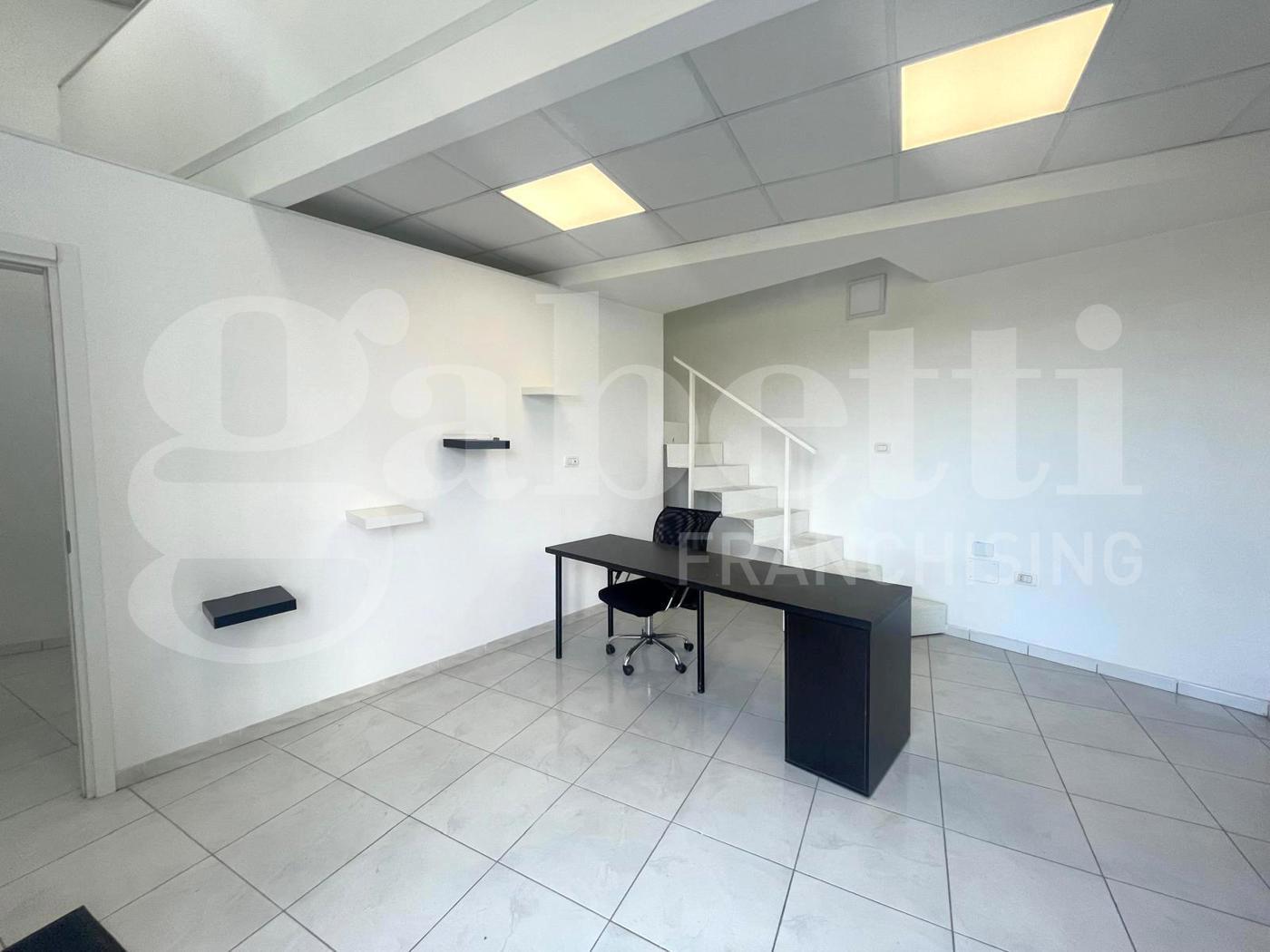 Negozio in affitto a Napoli