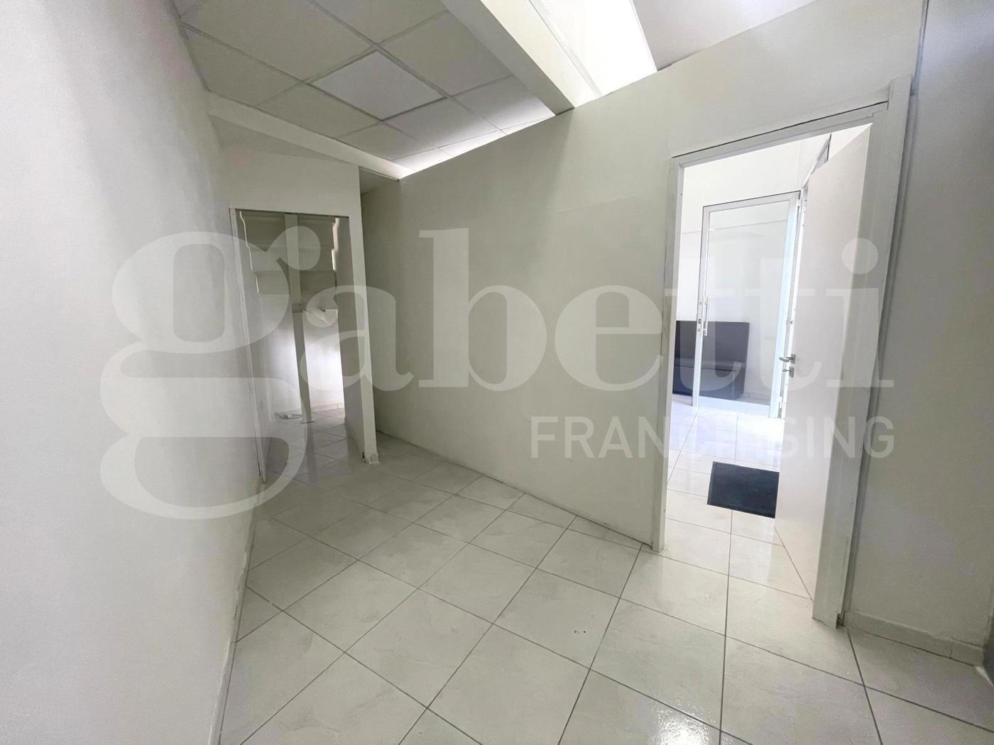 Negozio in affitto a Napoli