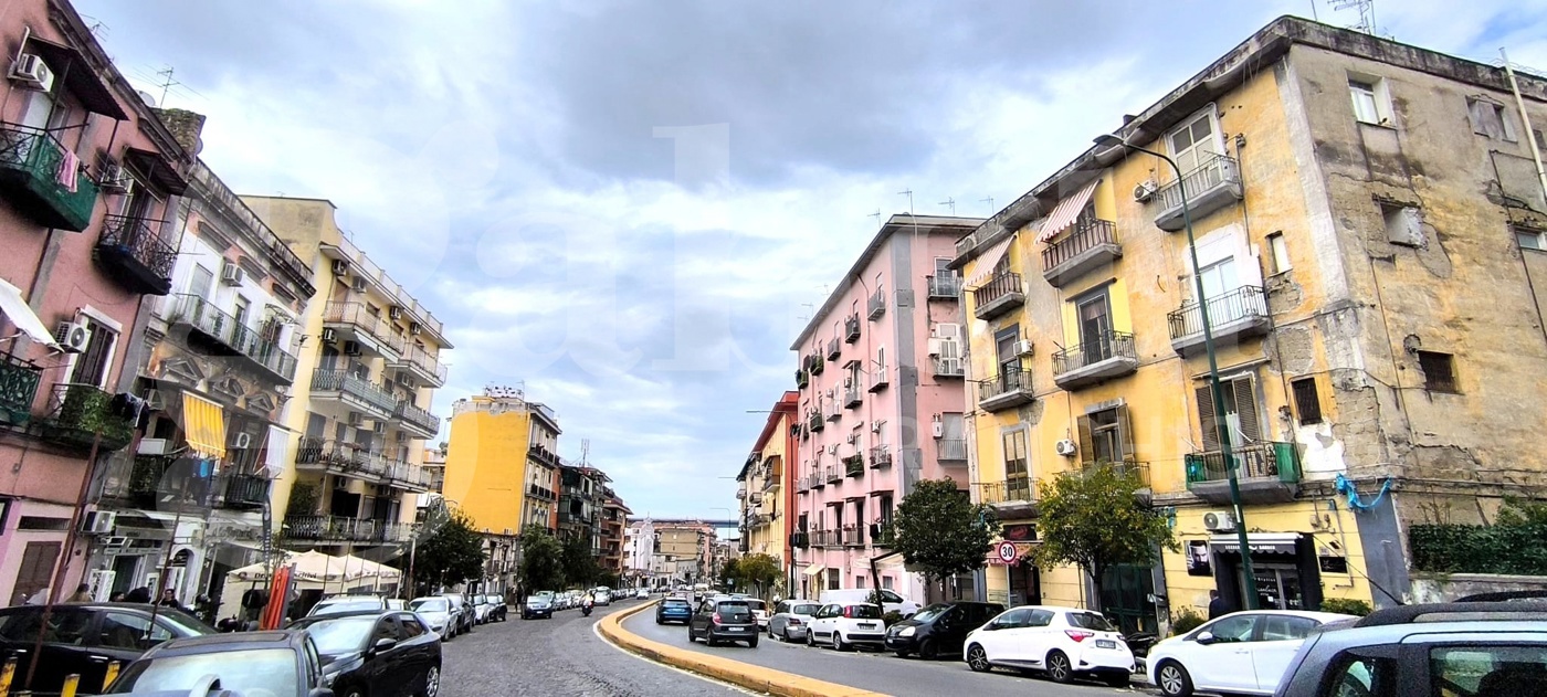 Negozio in affitto a Napoli