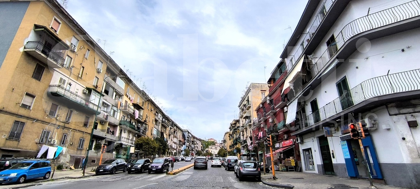 Negozio in affitto a Napoli