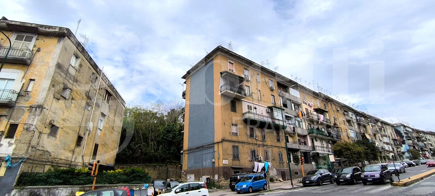 Negozio in affitto a Napoli