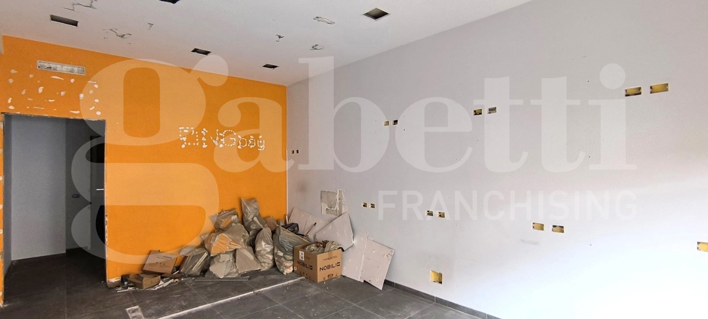 Negozio in affitto a Napoli