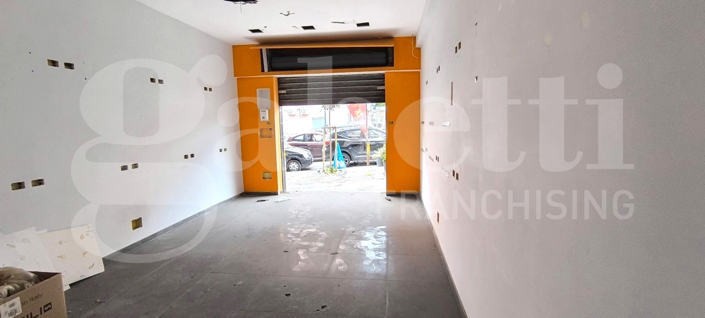 Negozio in affitto a Napoli