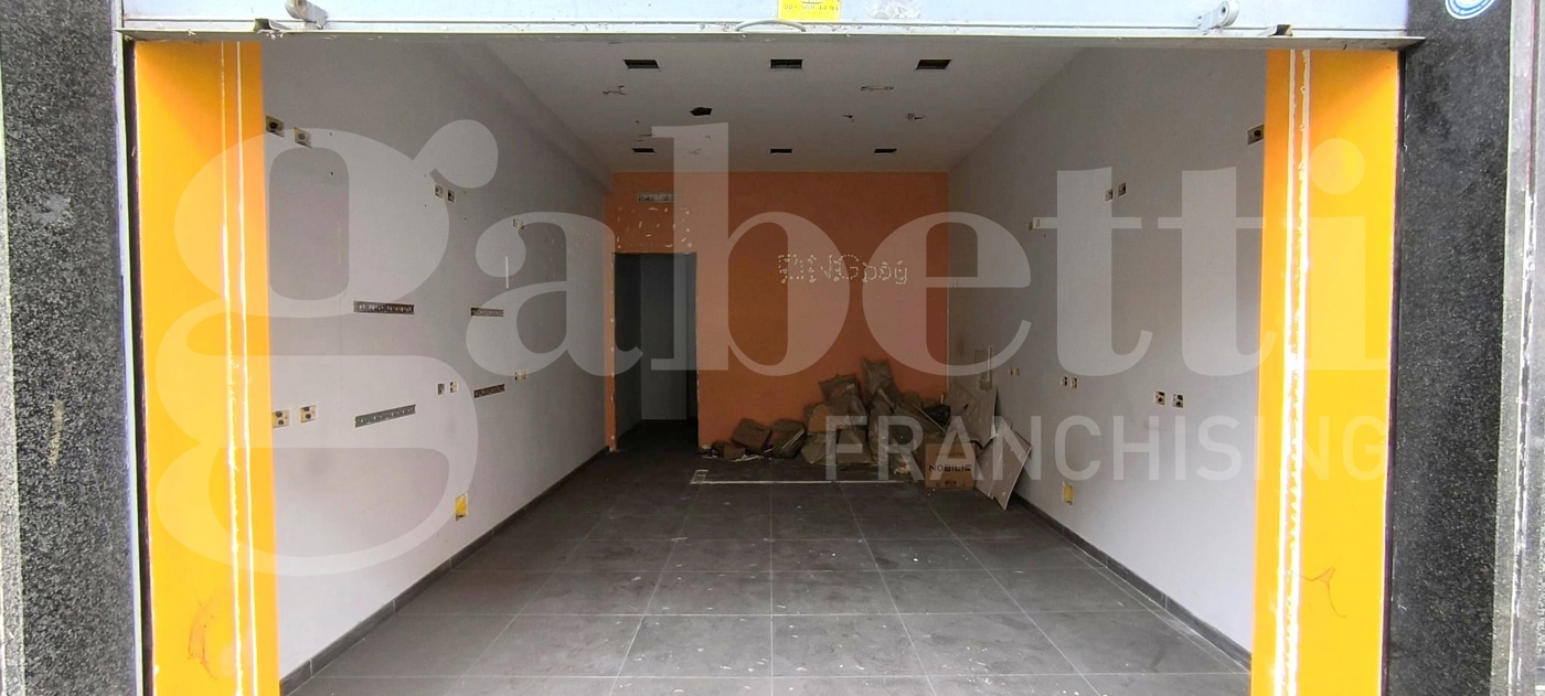 Negozio in affitto a Napoli