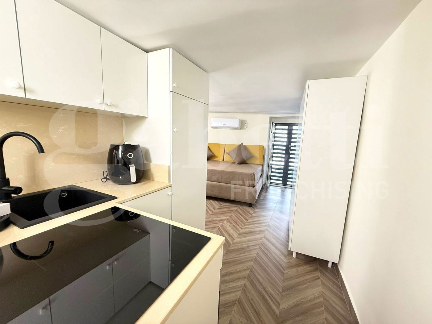 Monolocale arredato in affitto a Napoli