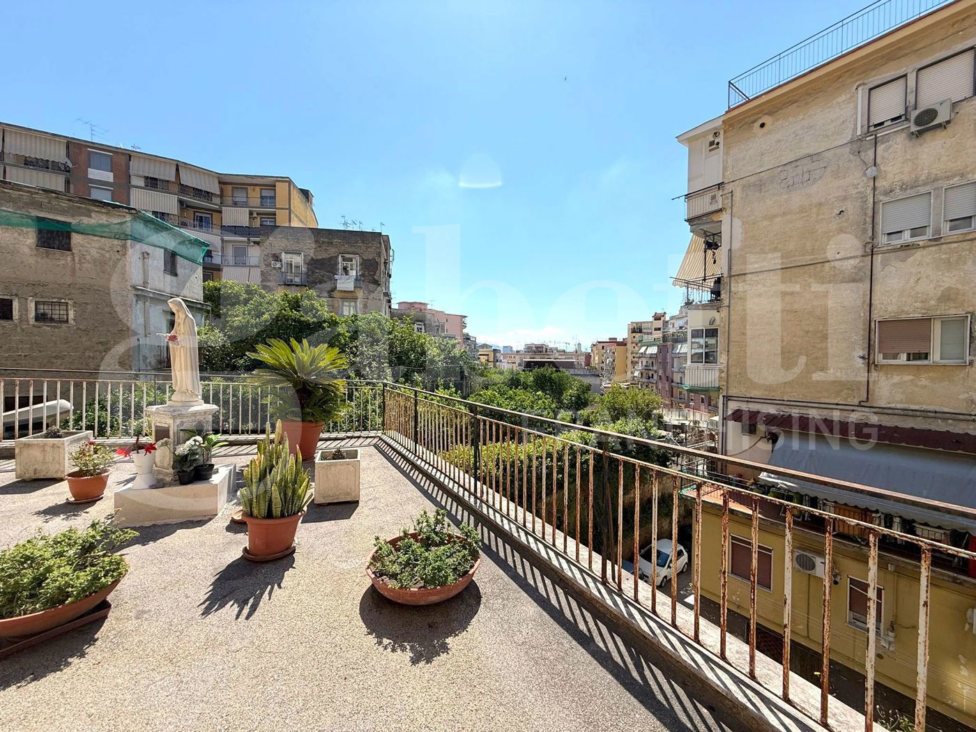 Quadrilocale da ristrutturare a Napoli