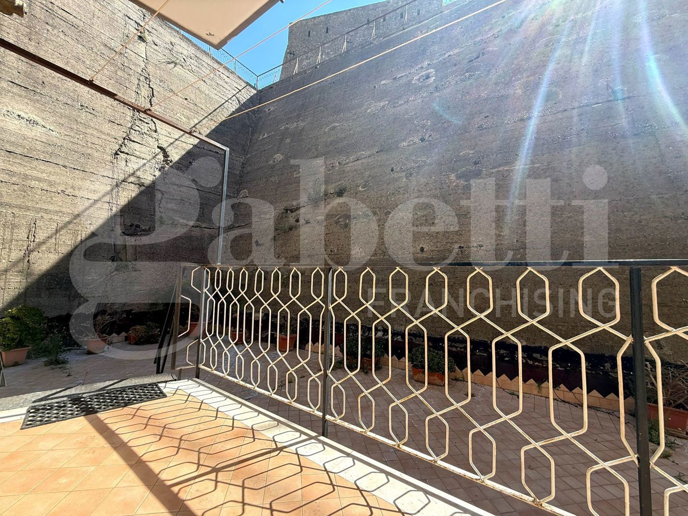 Quadrilocale da ristrutturare a Napoli
