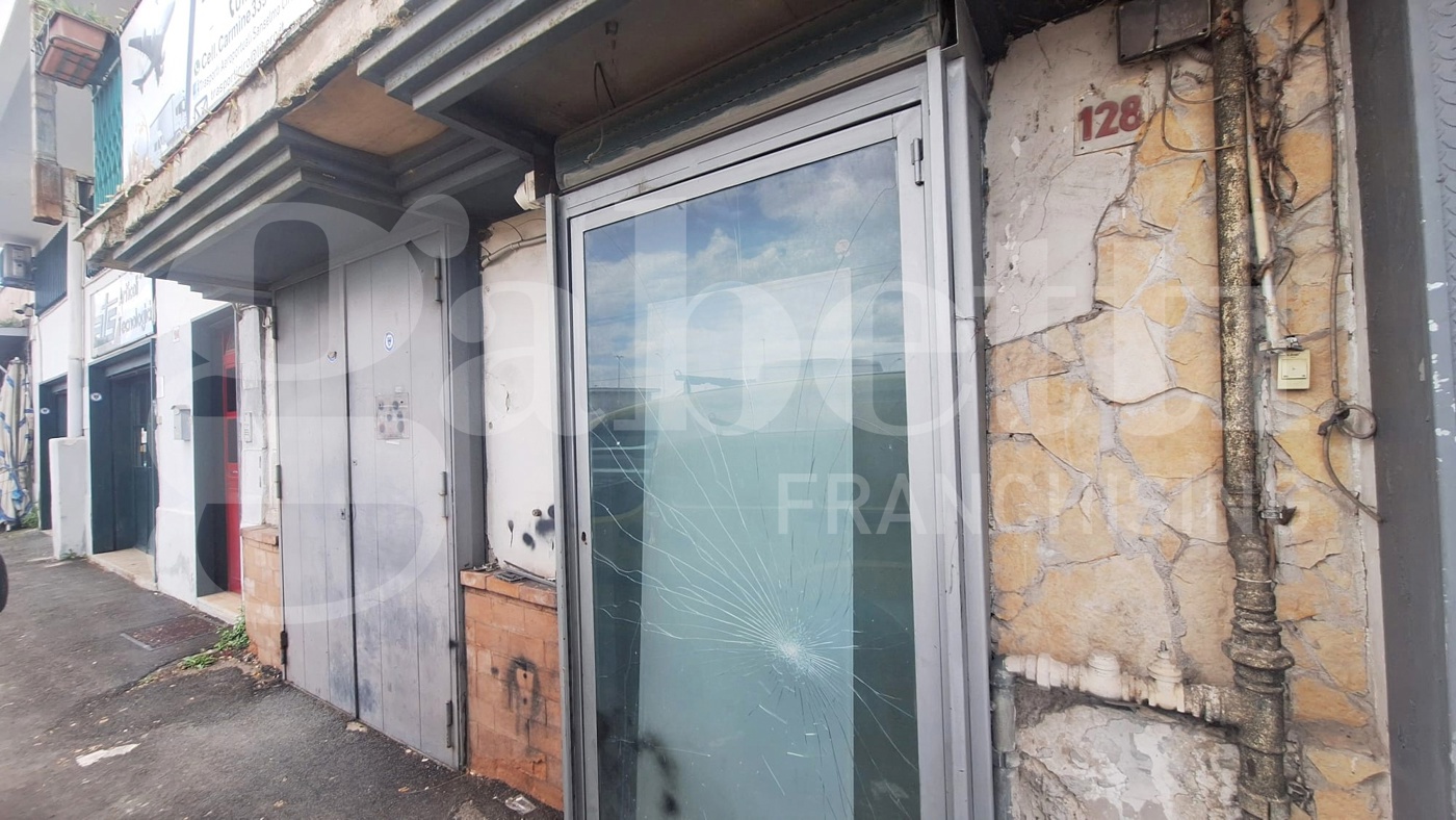 Negozio in affitto a Napoli