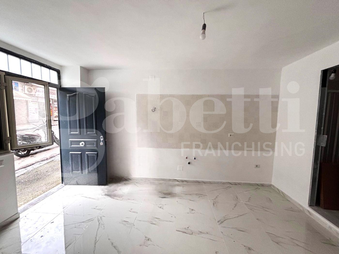 Monolocale ristrutturato a Napoli